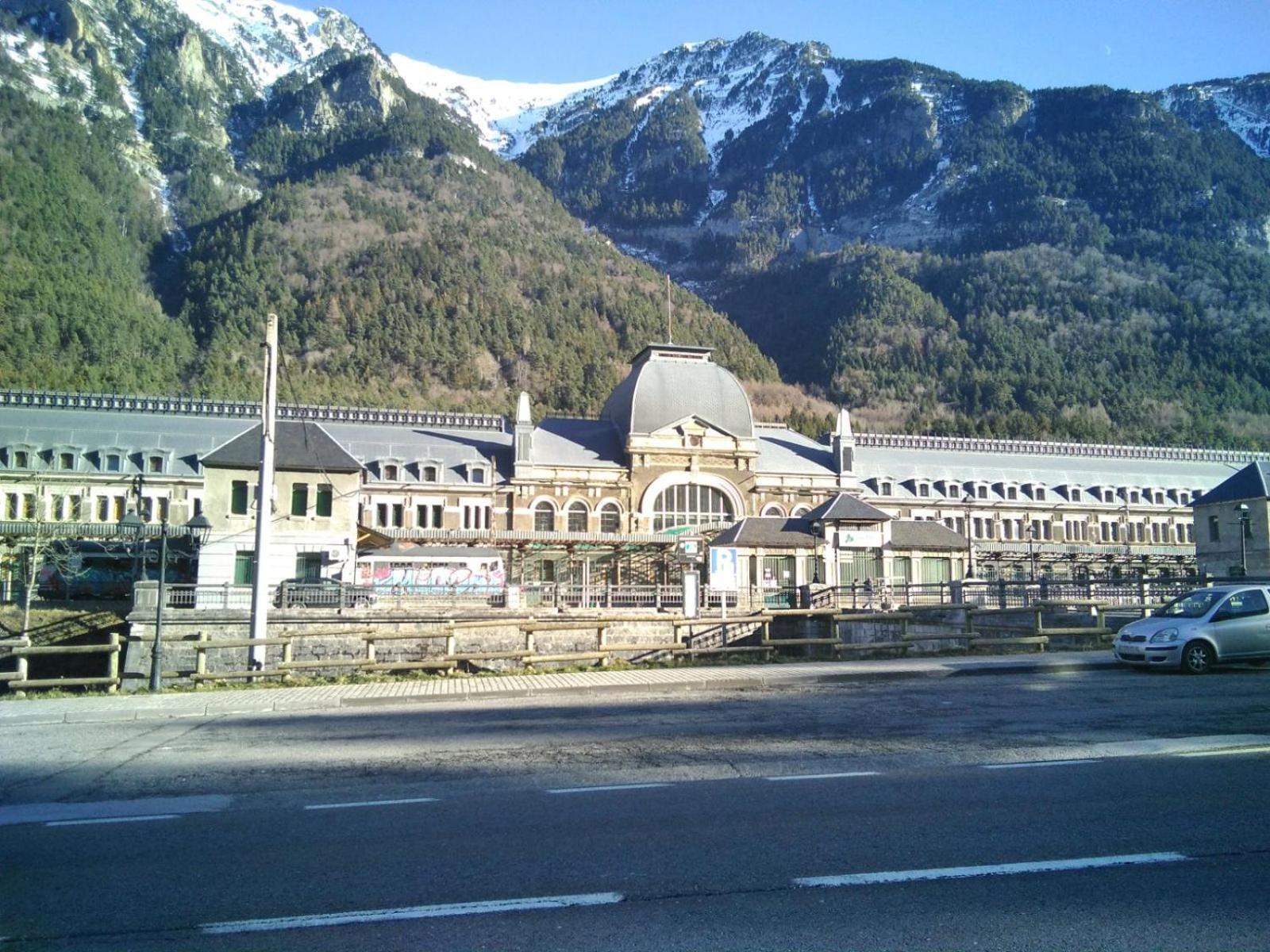Albareda Apartment *